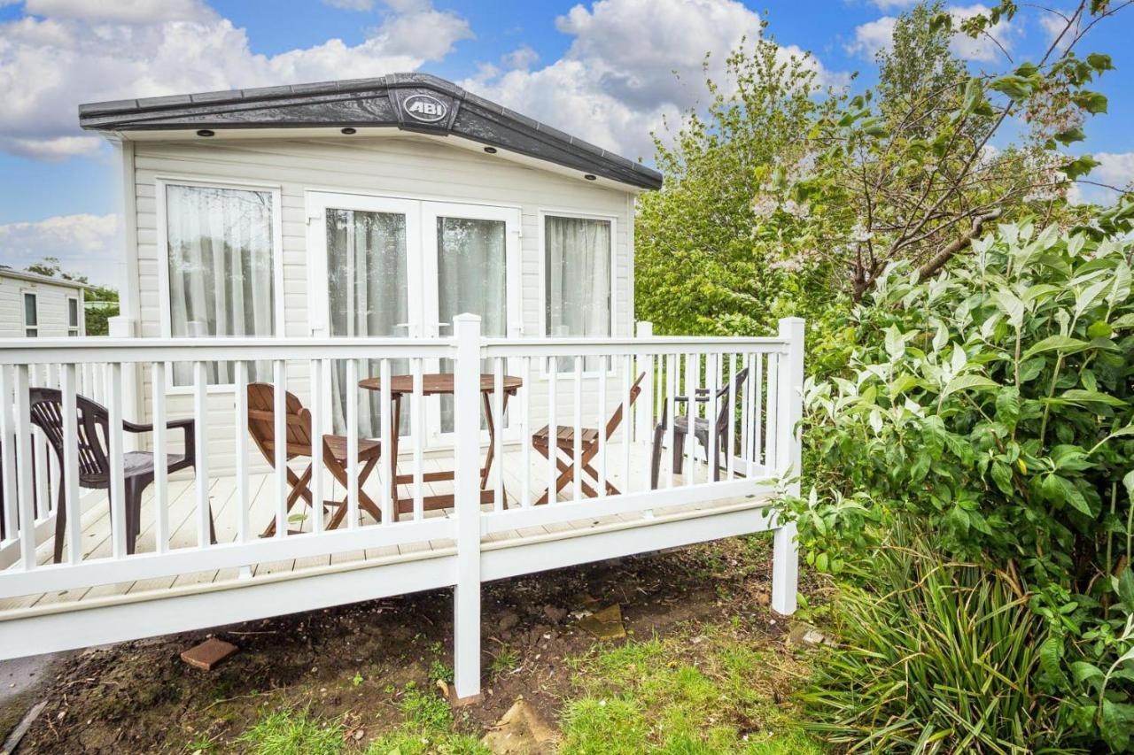 Beautiful 6 Berth Caravan With Decking At Southview Holiday Park Ref 33024O Hotel Skegness Kültér fotó