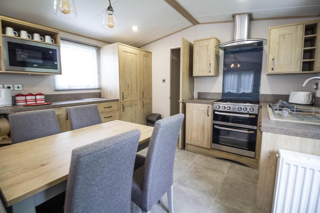 Beautiful 6 Berth Caravan With Decking At Southview Holiday Park Ref 33024O Hotel Skegness Kültér fotó