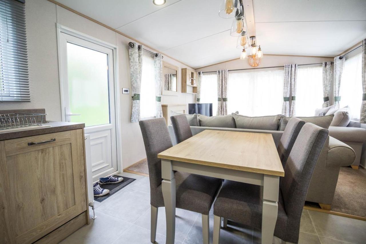 Beautiful 6 Berth Caravan With Decking At Southview Holiday Park Ref 33024O Hotel Skegness Kültér fotó