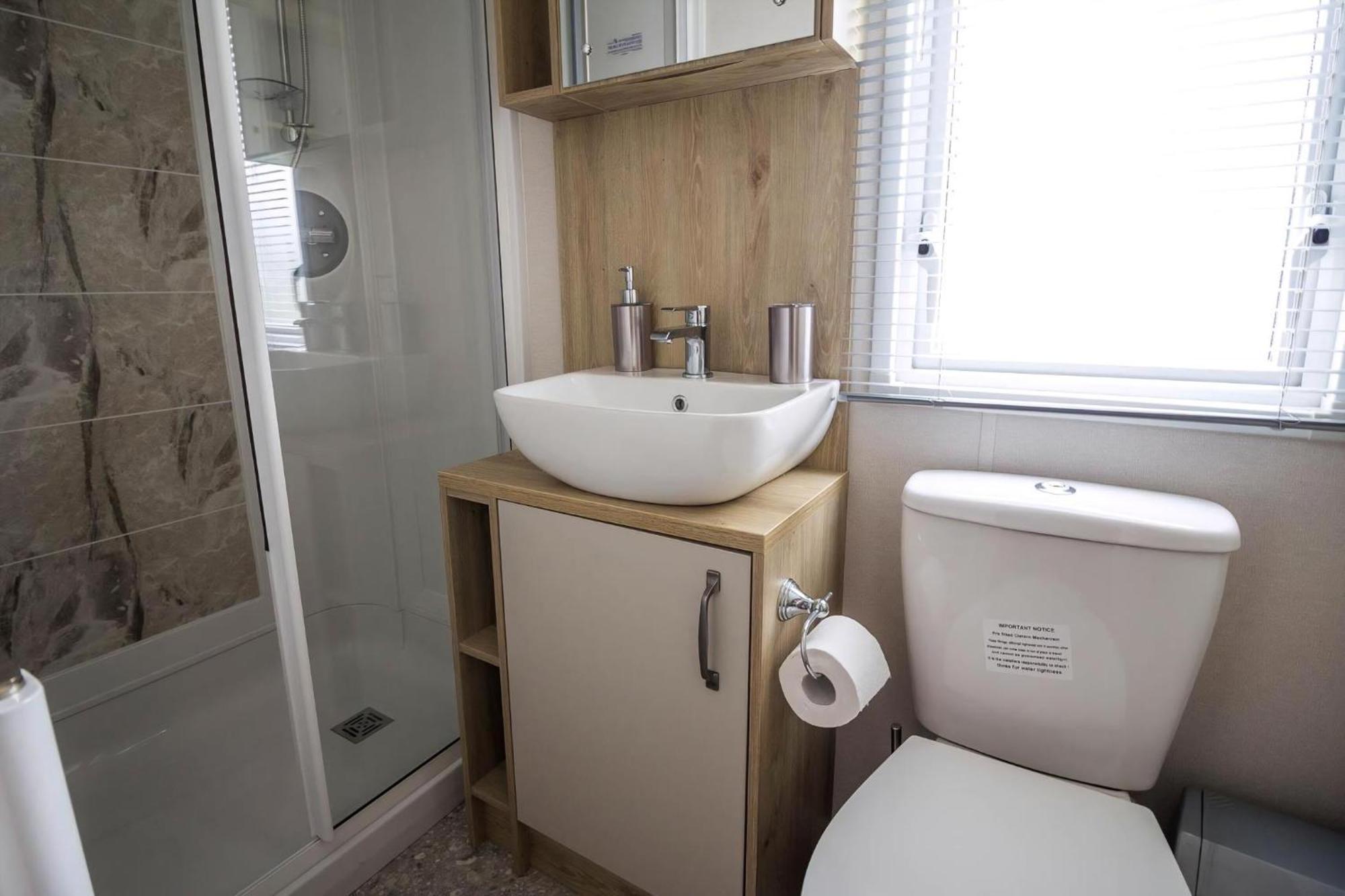 Beautiful 6 Berth Caravan With Decking At Southview Holiday Park Ref 33024O Hotel Skegness Kültér fotó
