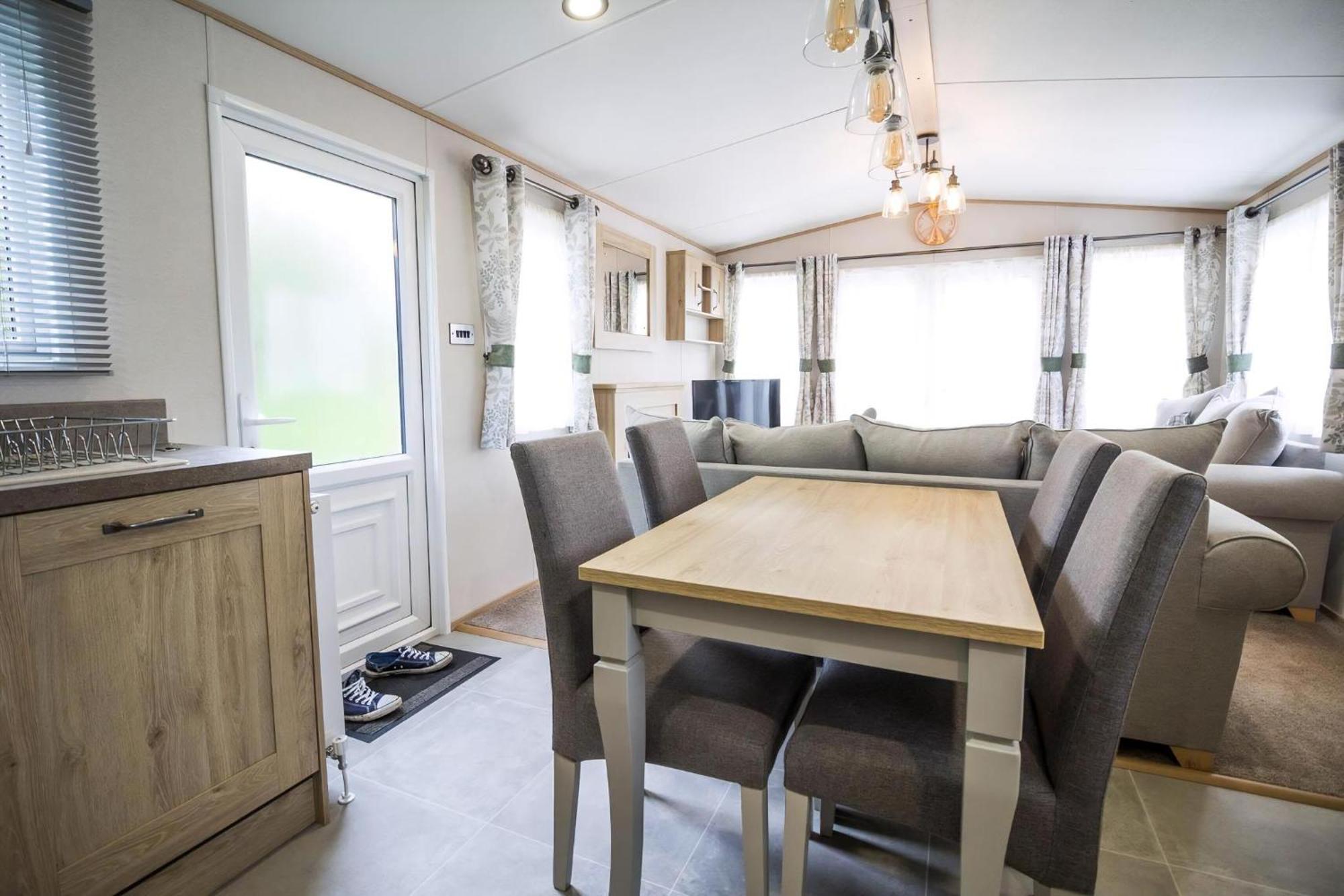 Beautiful 6 Berth Caravan With Decking At Southview Holiday Park Ref 33024O Hotel Skegness Kültér fotó